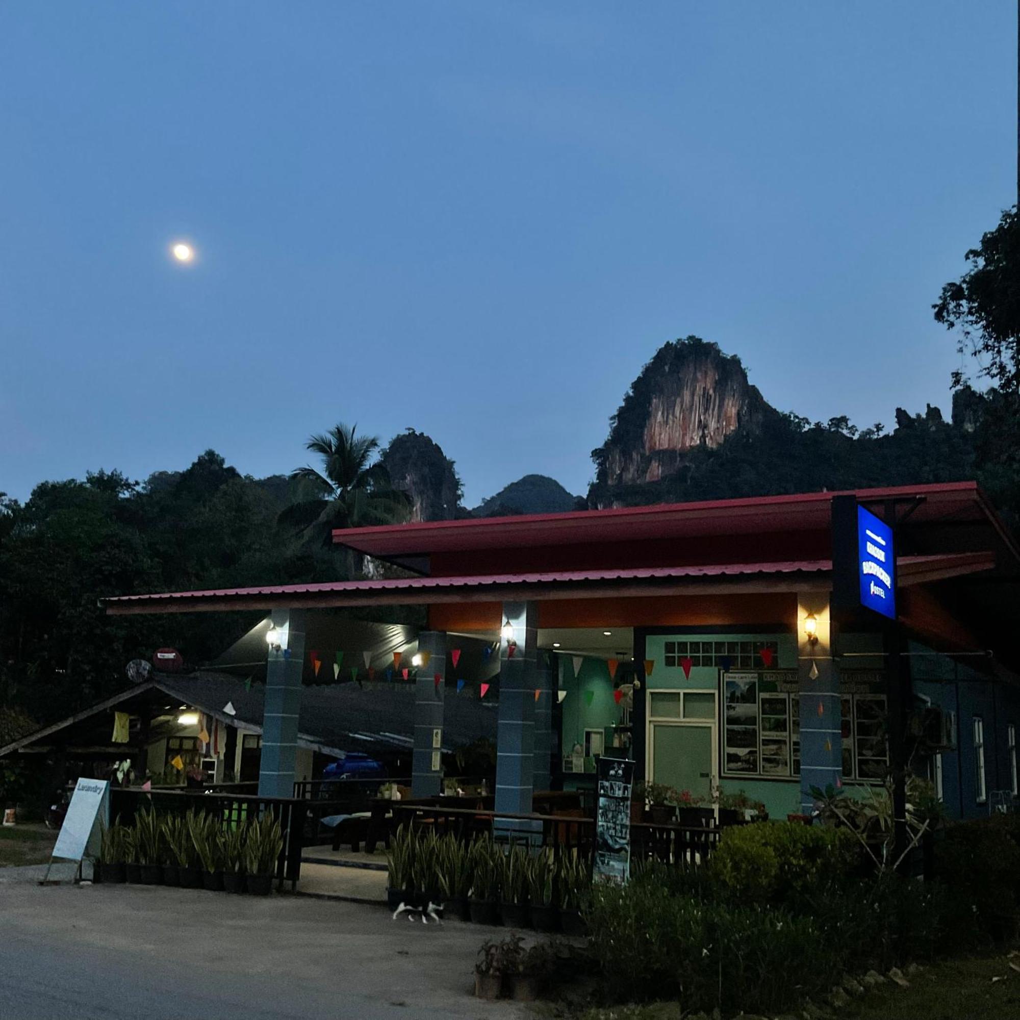 Khao Sok National Park Khao Sok Backpacker Hostel מראה חיצוני תמונה